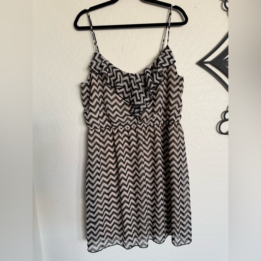 5/$25 - NO BOUNDARIES Women’s Chevron Ruffle Cami Dress - Black & Cream - XXL